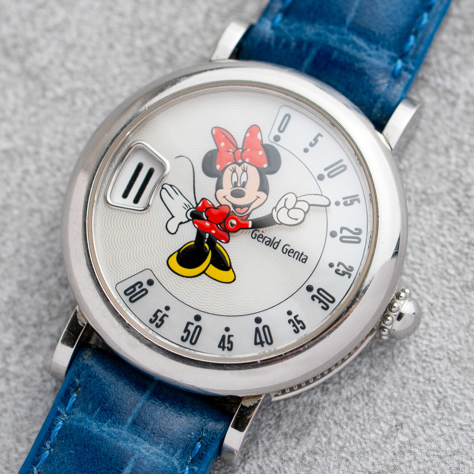 Gérald Genta Disney S.10 Minnie Mouse Retro Fantasy Retrograde Jumping Hour – Bild 2