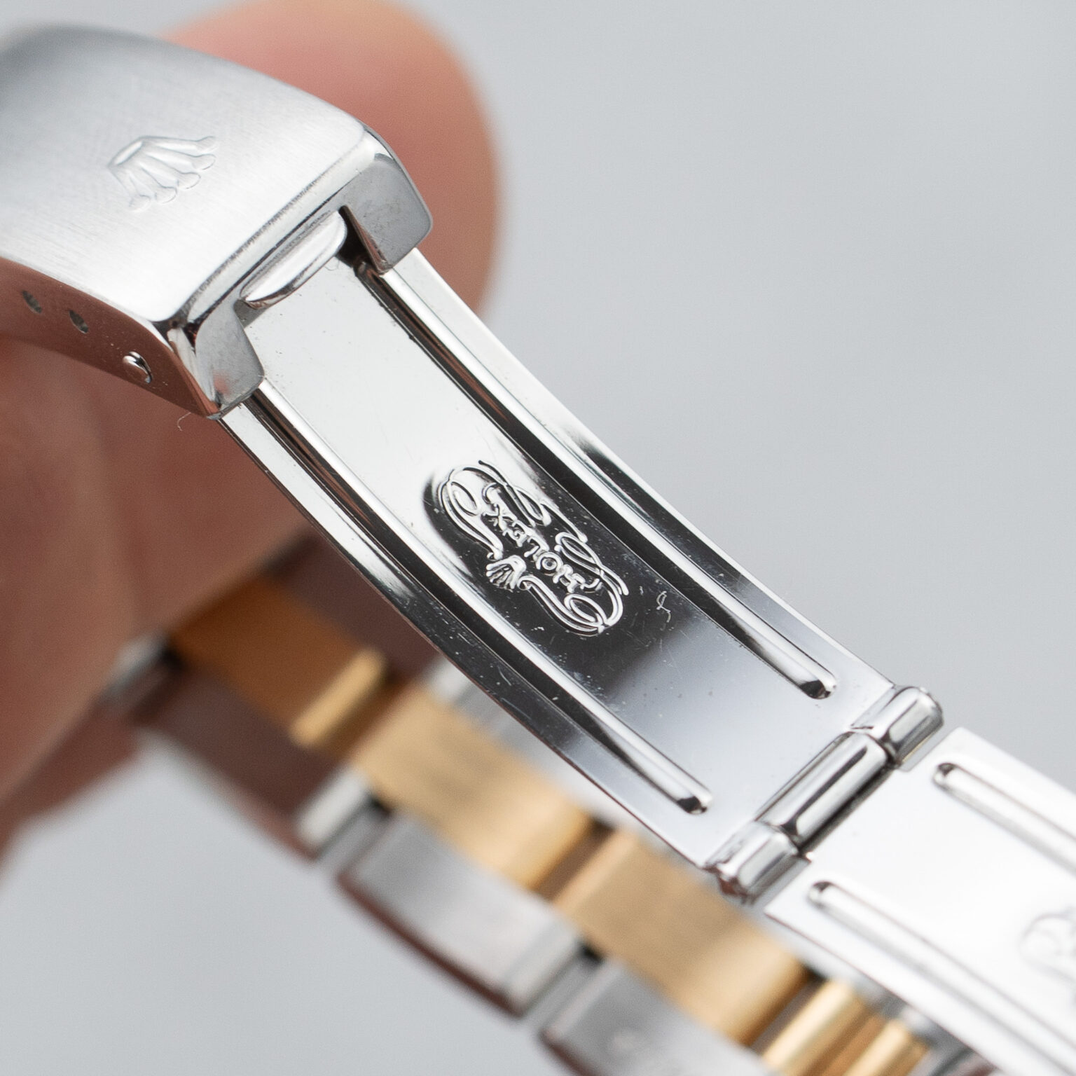 Rolex Oyster Perpetual 24 – Ref. 67243 | Silver Sunburst Dial | 1991 - Image 9