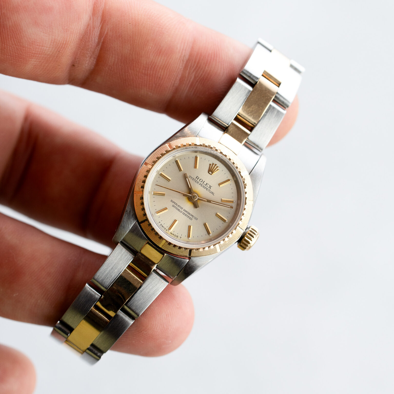 Rolex Oyster Perpetual 24 – Ref. 67243 | Silver Sunburst Dial | 1991 - Image 3